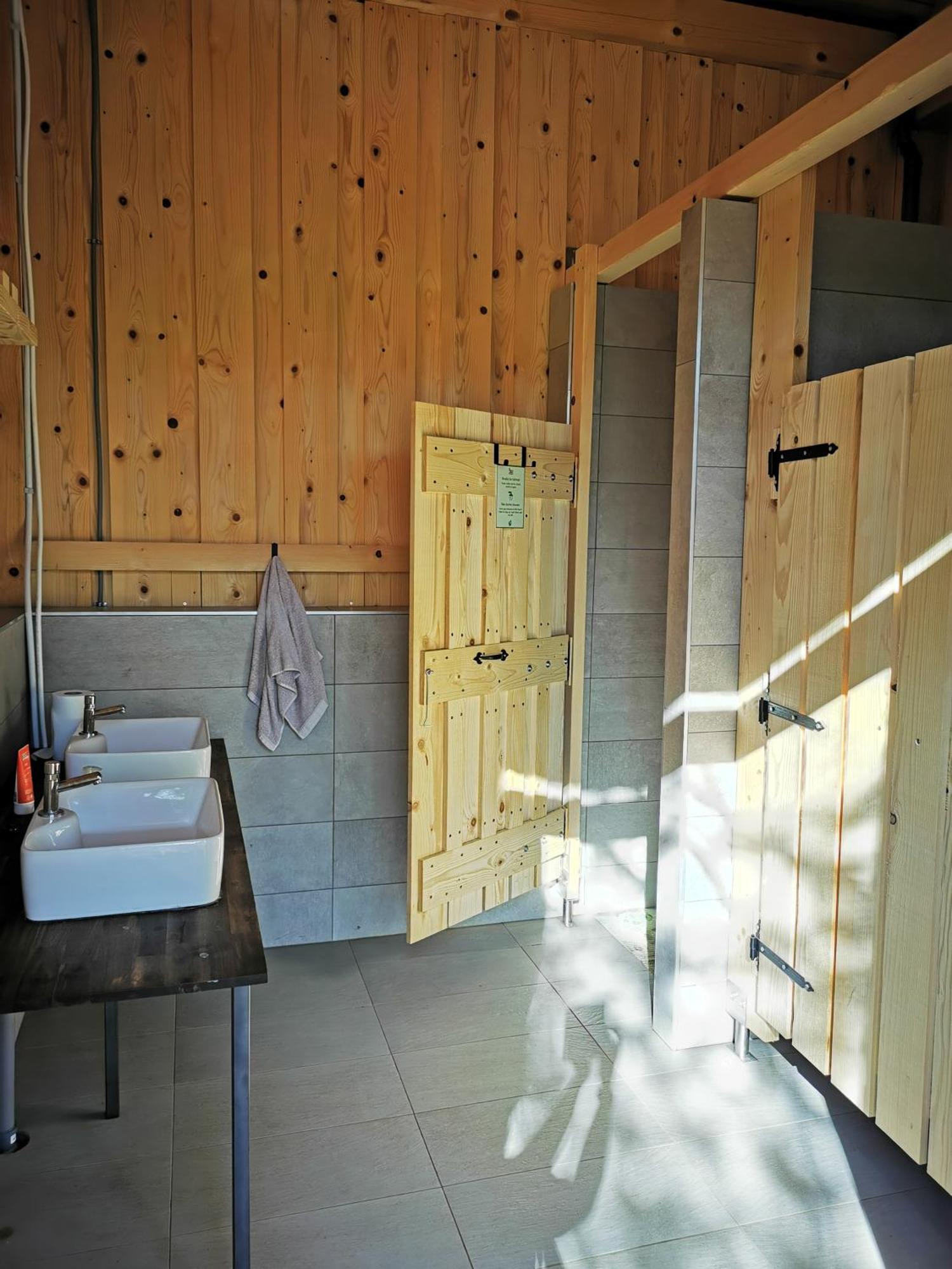 Kamp Beli Gaber Otel Stari Trg pri Lozu Dış mekan fotoğraf